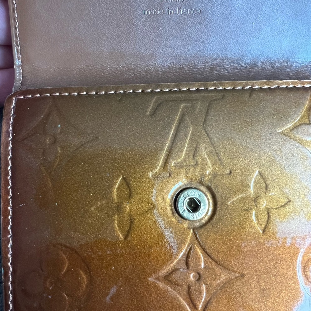 Louis Vuitton Bronze Brown Vernis Elise wallet. - Picture 8 of 12